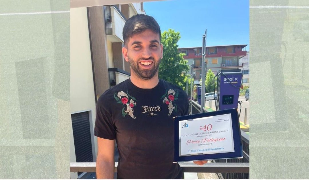 Paolo Pellegrino con la targa per il 2° posto nella Top Ten di Promozione A