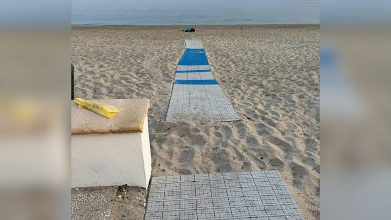 Vibo Marina, vandalizzate pedane per disabili