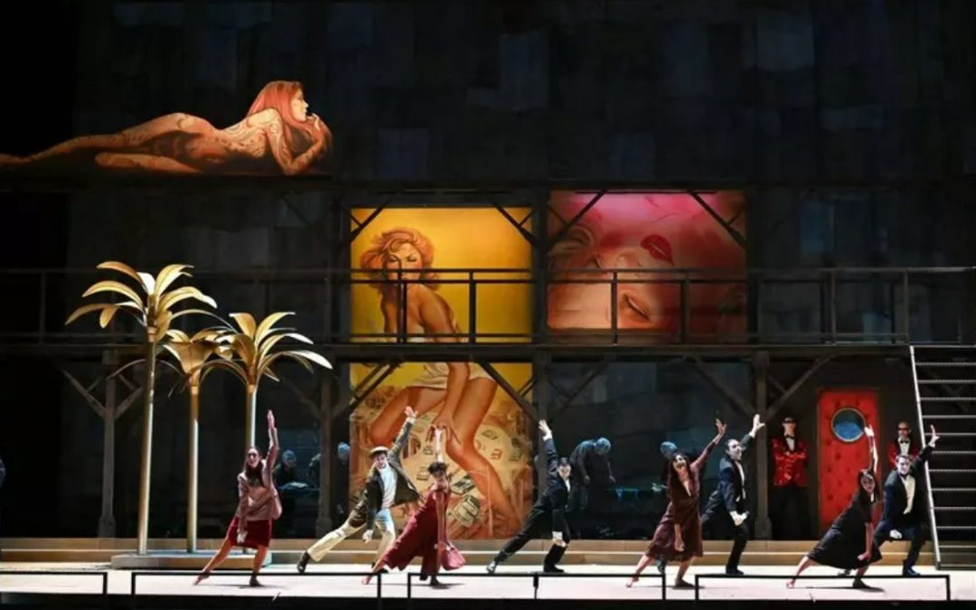 Bari, al Petruzzelli torna la grande lirica con “Ascesa e caduta della città di Mahagonny”