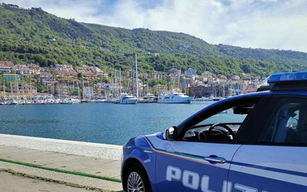 Vagava nudo e aggrediva gli automobilisti, un arresto nel Vibonese