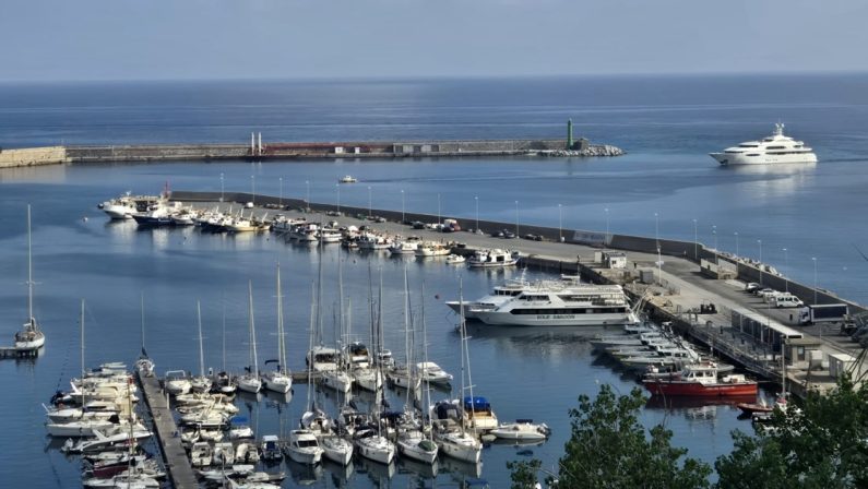 Un super yacht da 80 milioni di dollari al porto di Vibo Marina