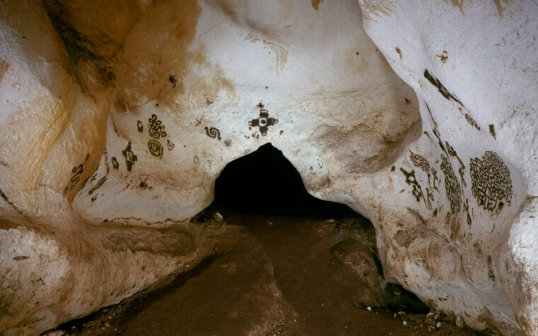 Bari, il Teatro del Tempo apre di notte: un viaggio onirico nella Grotta dei Cervi