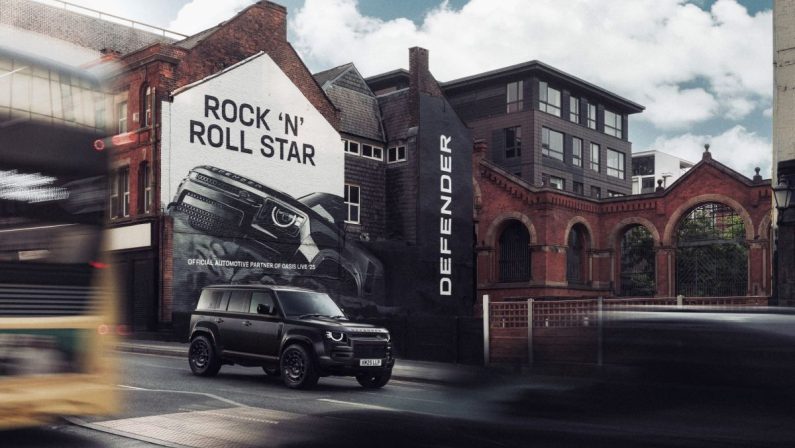 Defender e Oasis, due icone del rock ‘n’ roll insieme