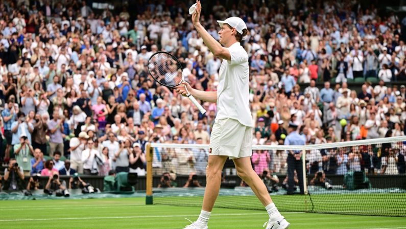Sinner agli ottavi a Wimbledon, avanti anche Cobolli