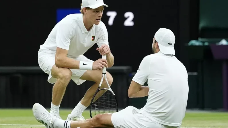 Sinner ai quarti di Wimbledon, Dimitrov si ritira al terzo set