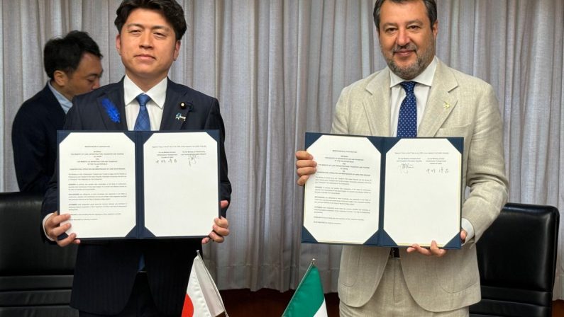 Salvini in Giappone firma accordo di cooperazione sui ponti