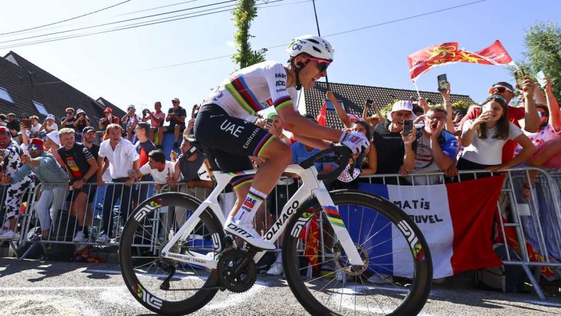 Pogacar fa 100 al Tour, Van der Poel resta maglia gialla