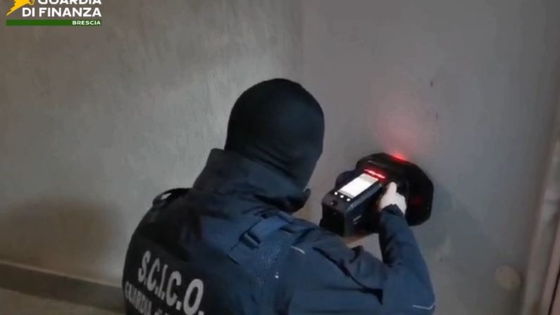Traffico di droga, estradato dagli Emirati Arabi latitante albanese