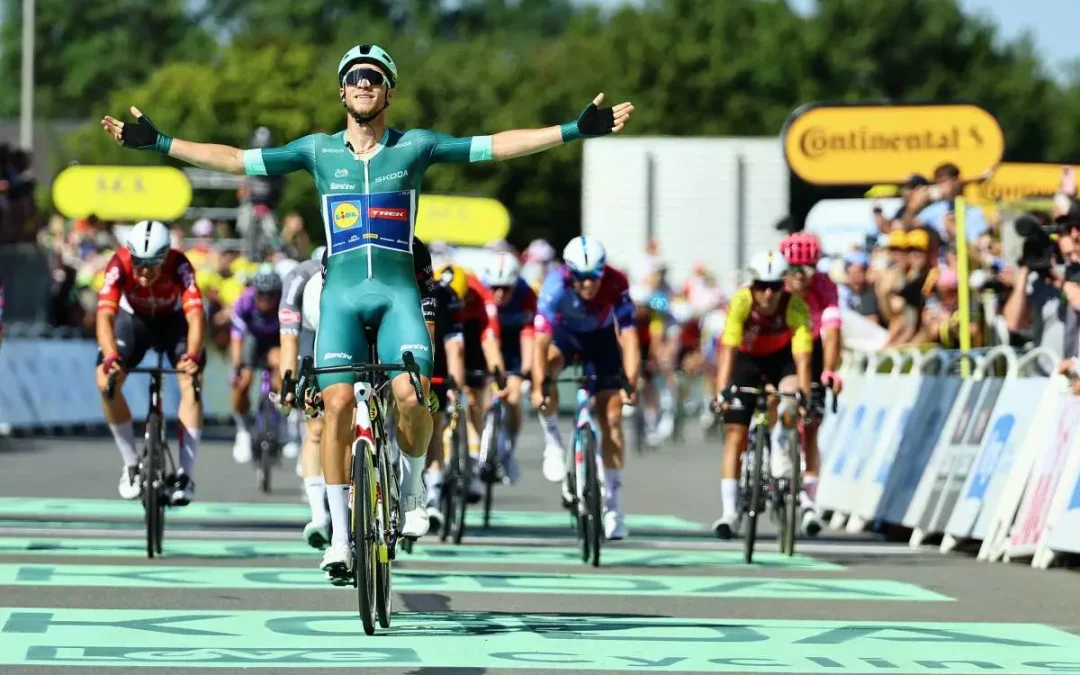Super volata di Milan, l’Italia torna a vincere al Tour dopo 6 anni