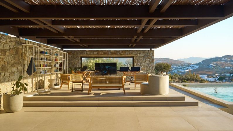 La Range Rover House di Mykonos celebra 55 anni di lusso