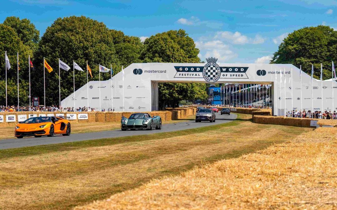 A Goodwood 10.000 cavalli per Pirelli P Zero