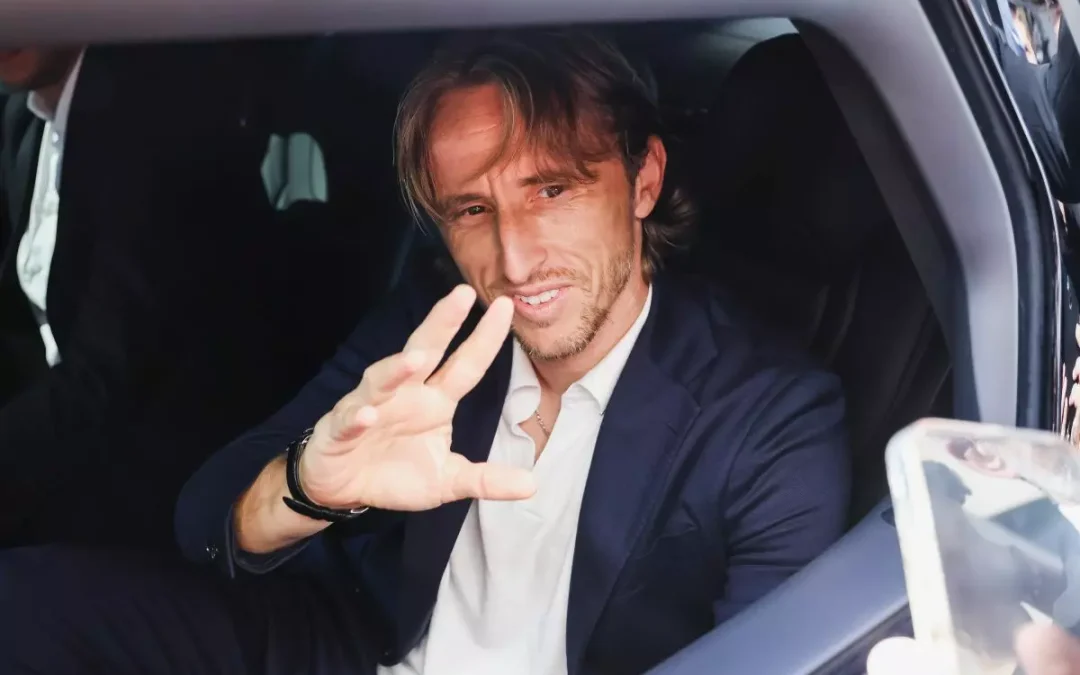 Ufficiale Modric al Milan, avrà la maglia numero 14