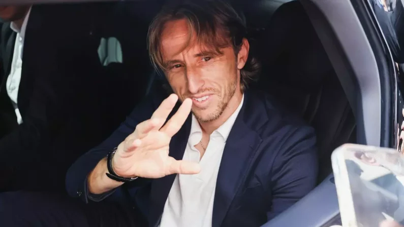Ufficiale Modric al Milan, avrà la maglia numero 14