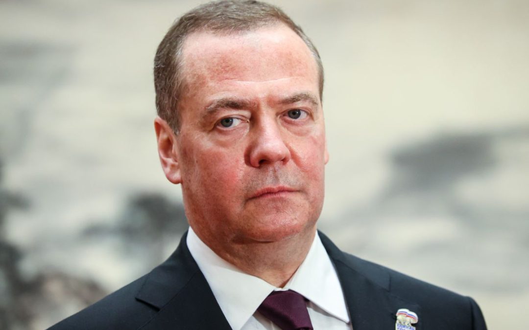 Medvedev “Ultimatum Trump? Teatrale”