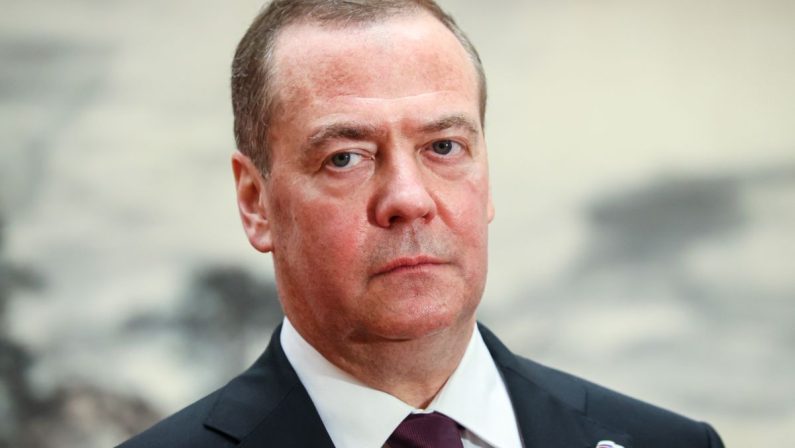 Medvedev “Ultimatum Trump? Teatrale”