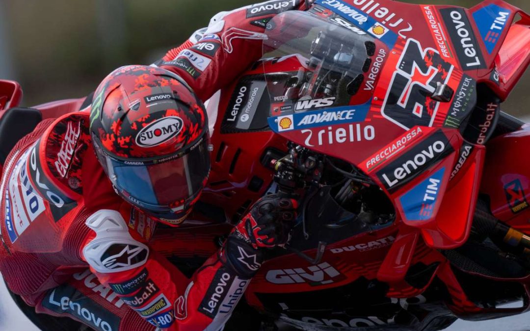 Bagnaia in pole in Repubblica Ceca davanti a Marc Marquez
