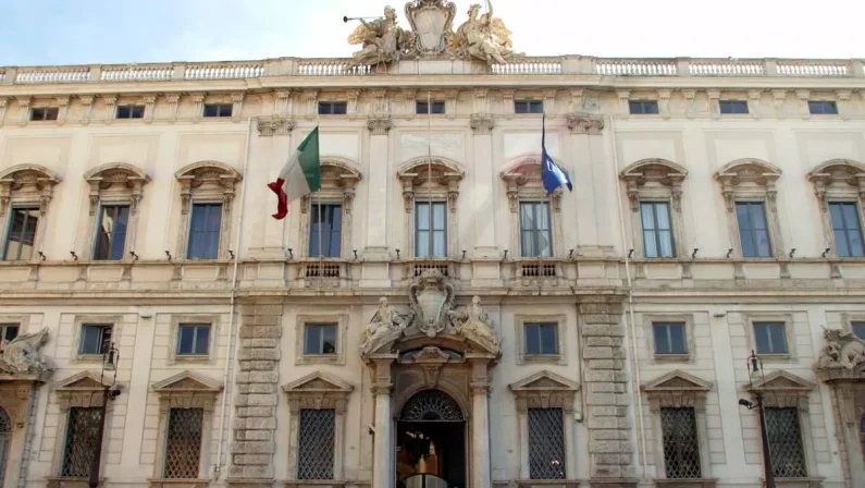 Licenziamenti, Consulta “Tetto di 6 mensilità è incostituzionale”