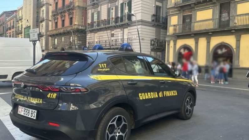Napoli, lotta alla contraffazione. Sequestrati oltre 18 mila articoli