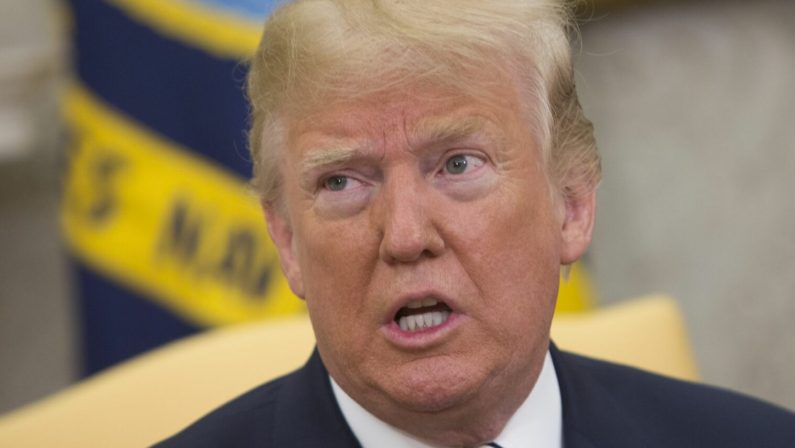 Trump annuncia accordo con il Giappone, dazi al 15% su export