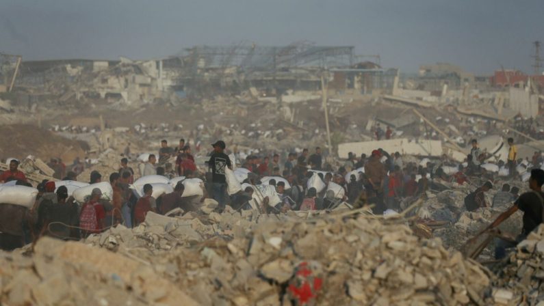 Tregua “tattica” a Gaza per invio aiuti umanitari