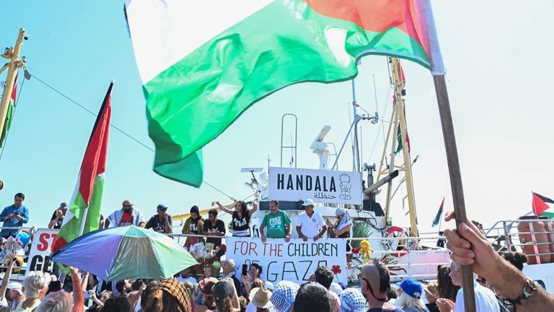 Nave di attivisti sequestrata da esercito israeliano, interviene Tajani