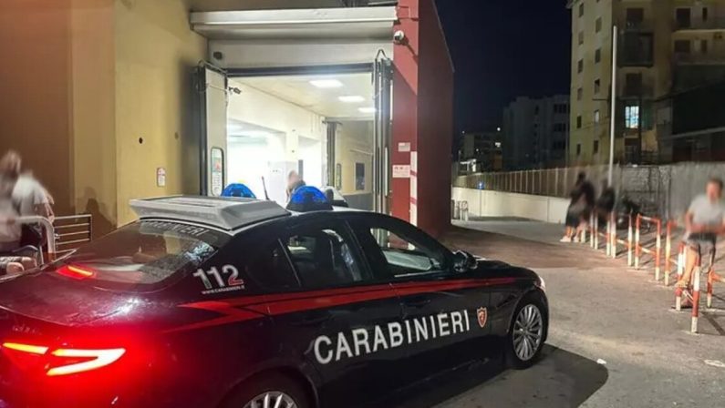 Castellammare, distrugge il triage del pronto soccorso e aggredisce le Guardie