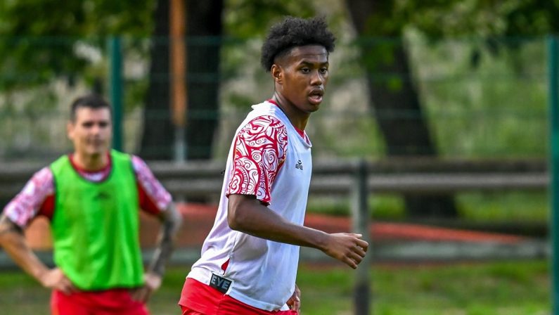 Calcio, ufficiale: l'attaccante Sayha Seha al Catanzaro