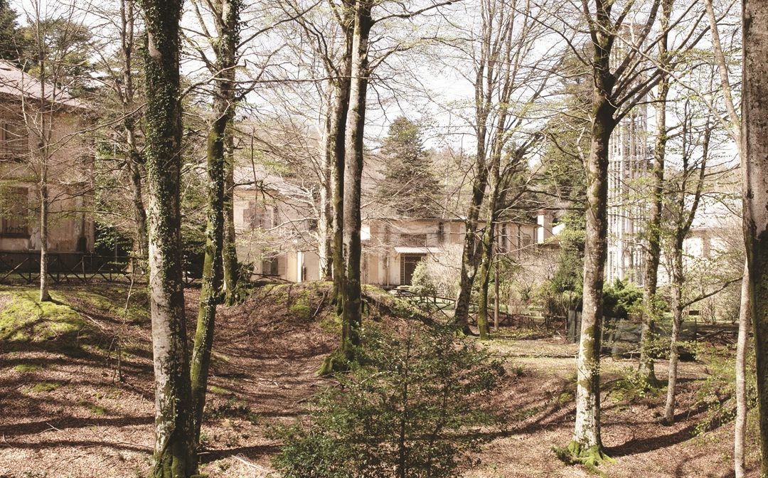 Un particolare della struttura dell’ex sanatorio a Zervò