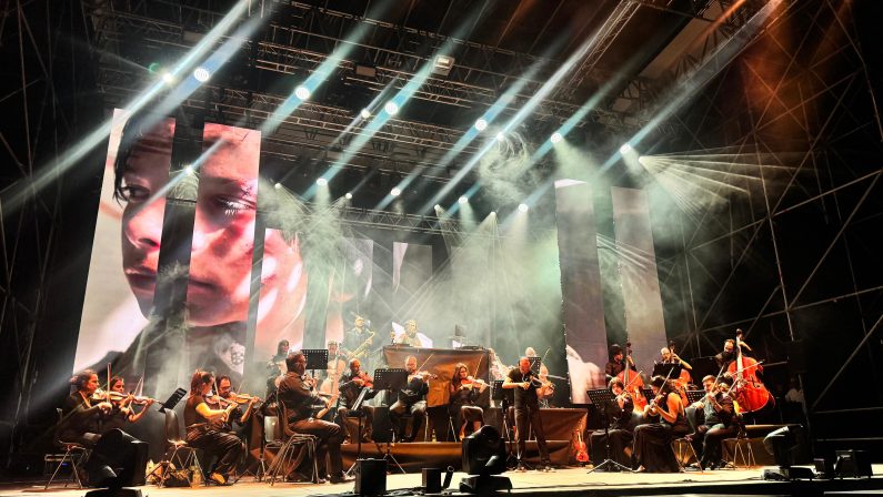 Cosenza, il concerto “Delirium” infiamma il Festival delle Invasioni 2025