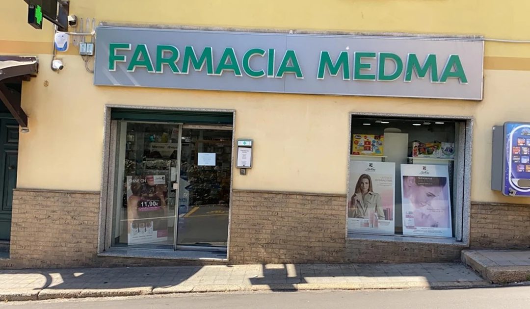La farmacia Medma, dove è avvenuto il tentato omicidio