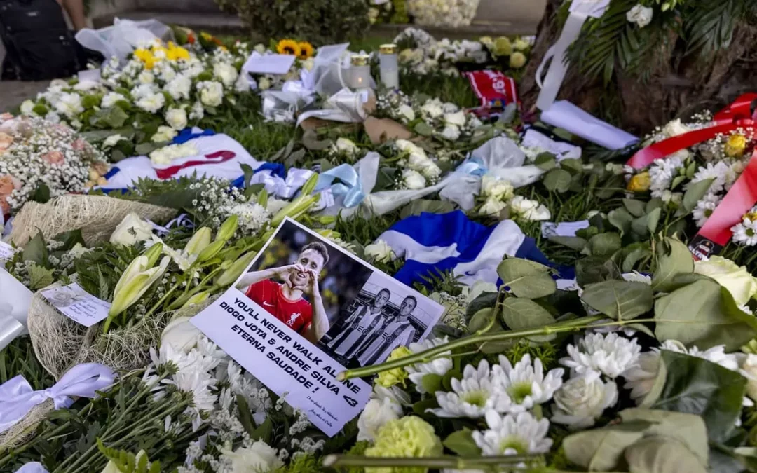 Lacrime e commozione a Gondomar per l’ultimo saluto a Diogo Jota e a suo fratello