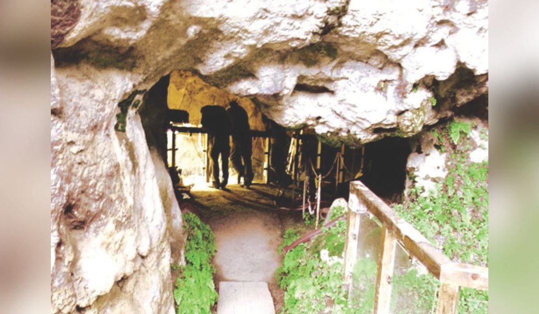 Calabria storia e turismo, tracce di vita preistorica nella Grotta del Romito