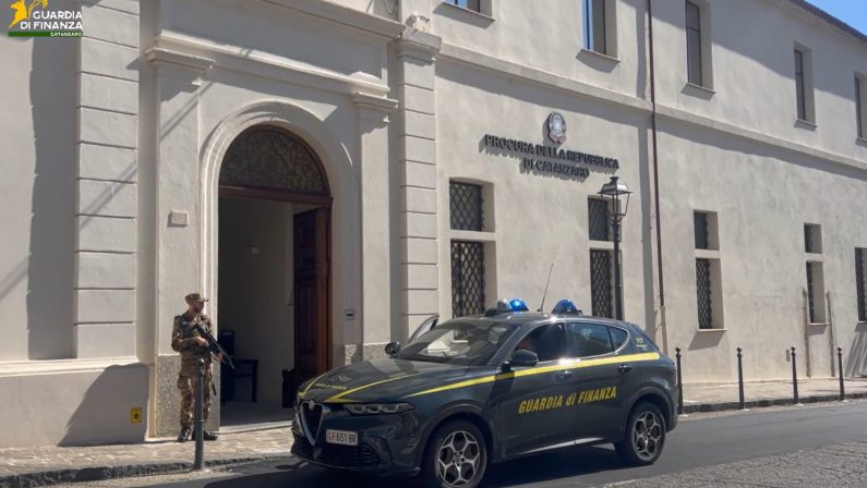 Gestione illecita delle liste d’attesa, arrestato un primario a Catanzaro
