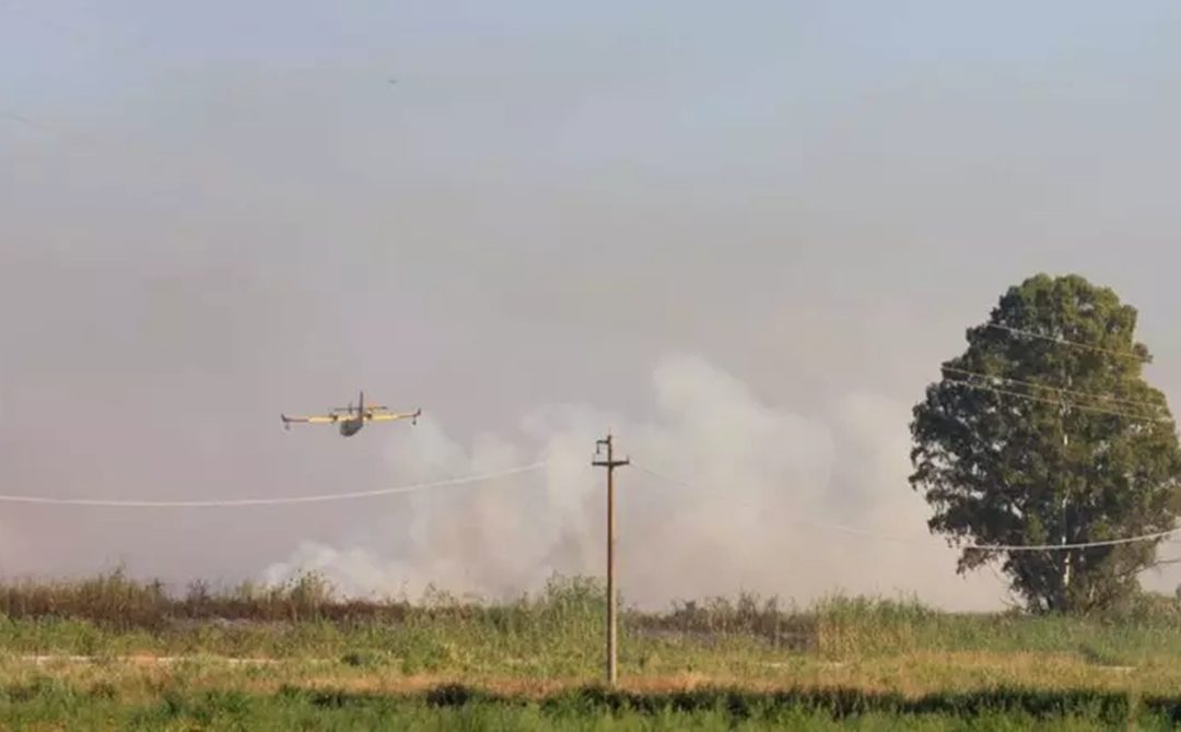 Uno dei canadair in azione