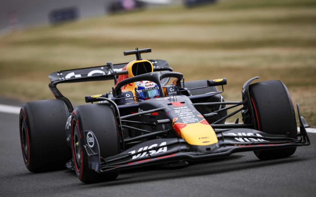 Verstappen in pole a Silverstone davanti alle McLaren, quinta e sesta la Ferrari