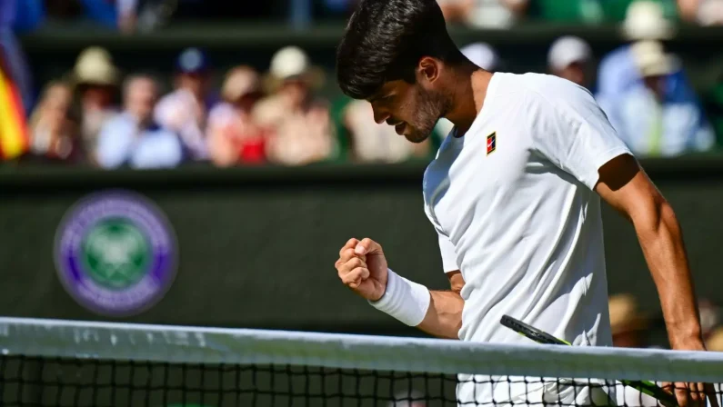 Alcaraz batte Fritz e va in finale a Wimbledon, Sinner in campo con Djokovic