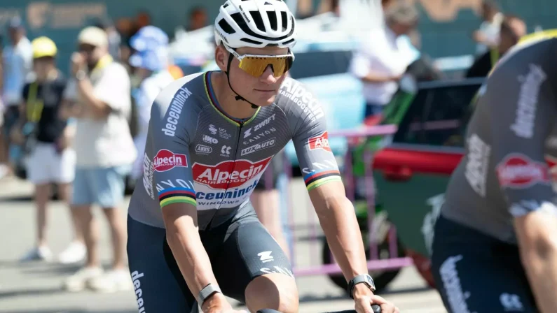 Van der Poel si ritira dal Tour de France per una polmonite