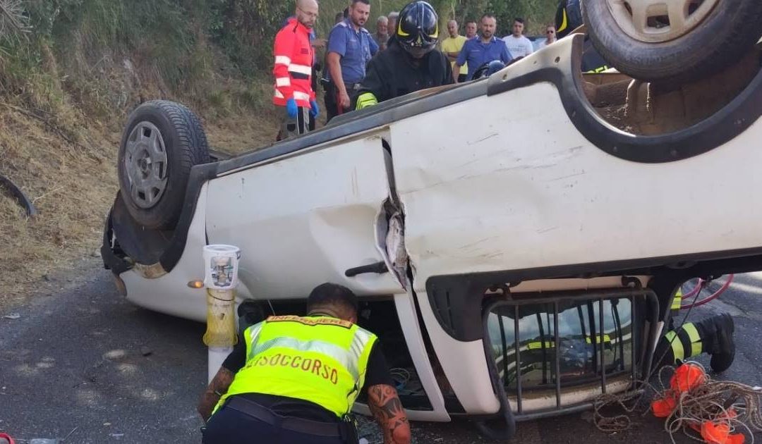 Incidente nel Vibonese, auto si ribalta: ferita una donna