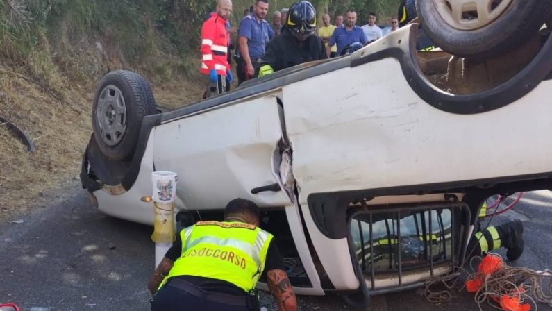Incidente nel Vibonese, auto si ribalta: ferita una donna