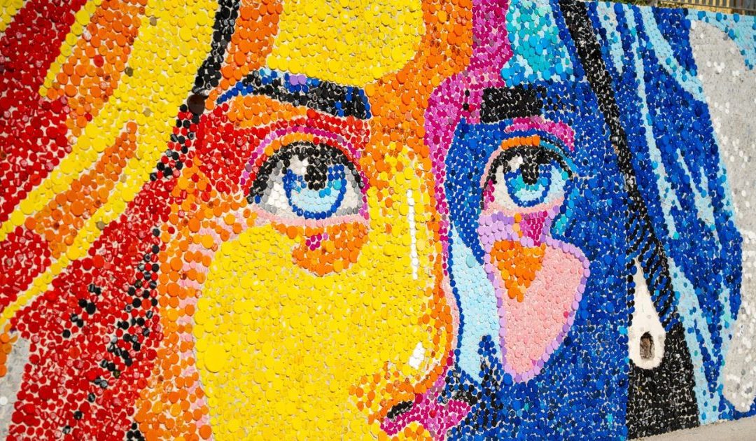 A Crotone arriva Olivares: il più grande murale d’Europa con tappi di plastica