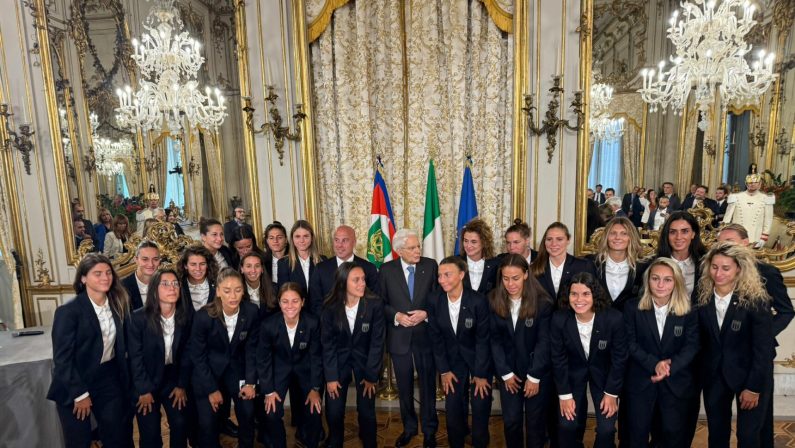 La Nazionale femminile al Quirinale, Mattarella “Avete scritto una bellissima pagina di sport”