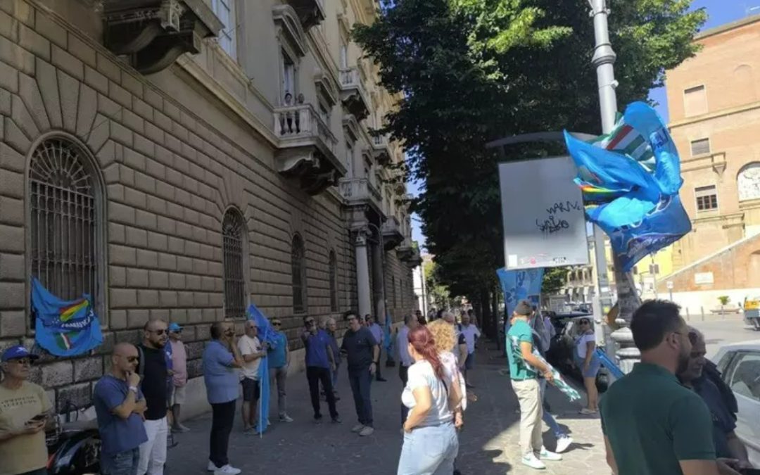 Foggia, carenza di personale e mezzi obsoleti: sciopero Vigili del fuoco
