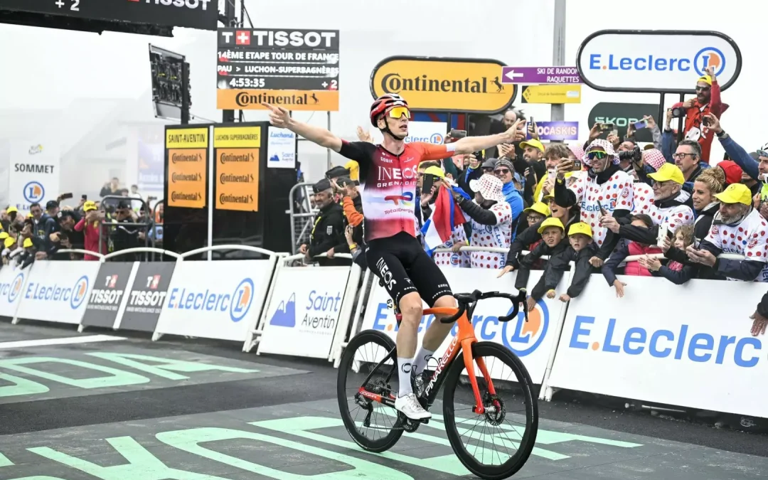 Tour de France, Arensman vince la 19esima tappa. Pogacar sempre in giallo