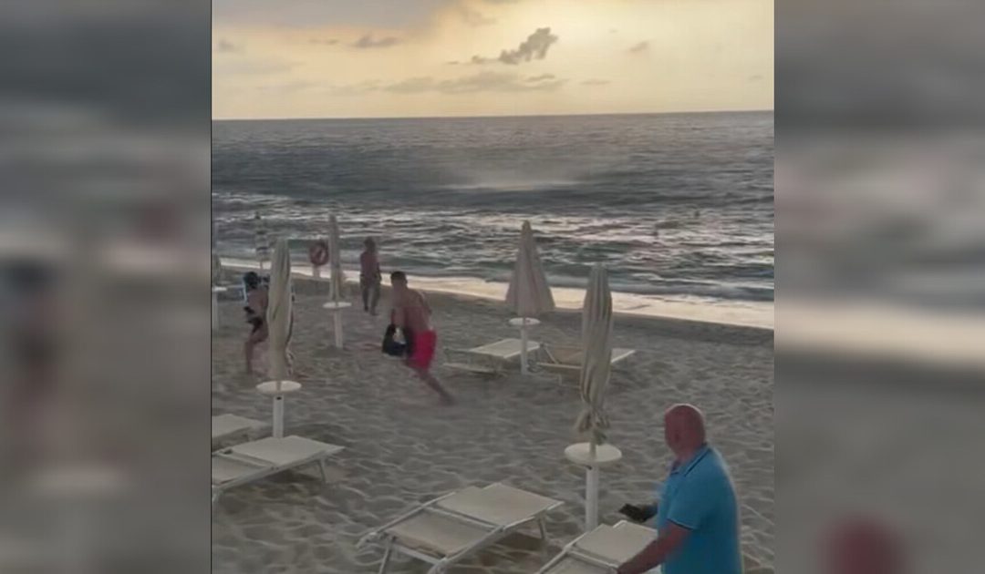 Tropea, tromba marina mette in fuga i bagnanti