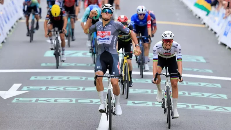 A Van der Poel la seconda tappa del Tour de France e la maglia gialla, sul podio Pogacar e Vingegaard