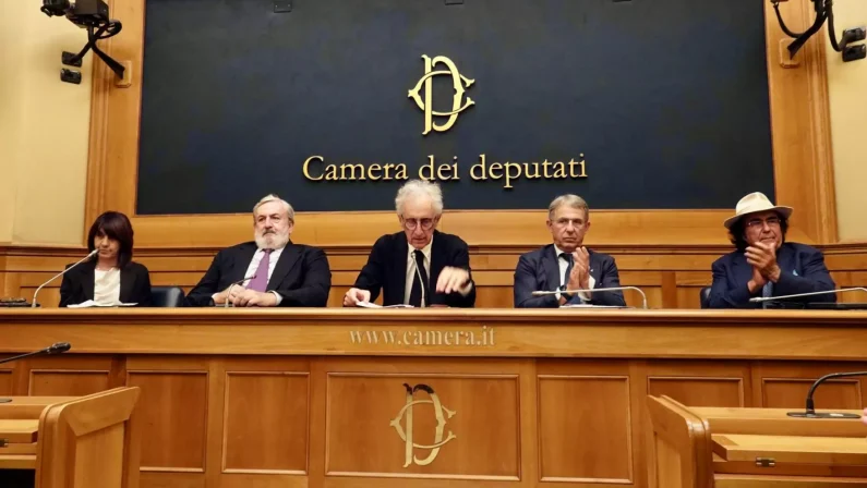 Emiliano alla Camera per candidare bimbi di Gaza a Nobel per la Pace