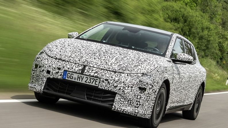 Kia EV4 dimostra la sua resistenza con test durata e batteria ai vertici