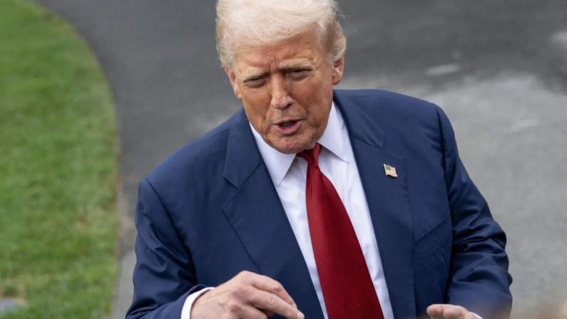 Ue conferma sospensione contro-dazi, ma Trump minaccia tariffe al 35%