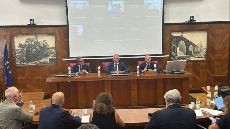 Urso “L’intesa sull’ex Ilva potrà incoraggiare gli investitori”