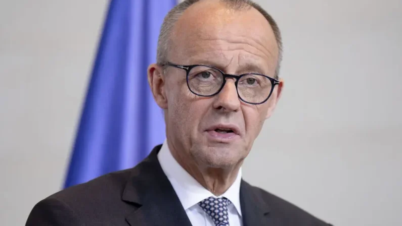 Merz “No a modifica confini con la forza in Ucraina”